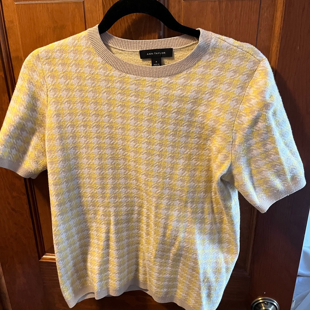 Ann Taylor Yellow & White Knit Short Sleeve Sweater Top